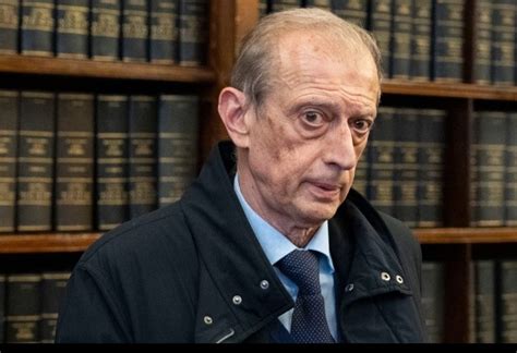 Piero Fassino denunciato per il furto di un profumo: .